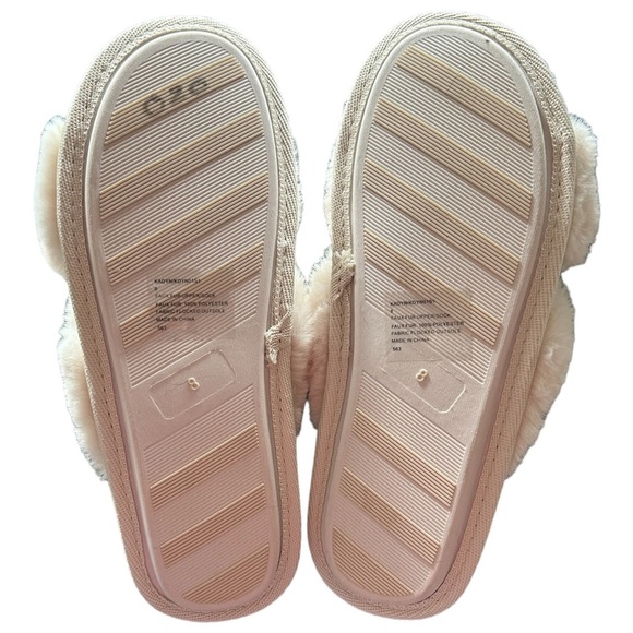 STEVE MADDEN Women’s Furry Flop Slippers in Cream - Picture 3 of 3